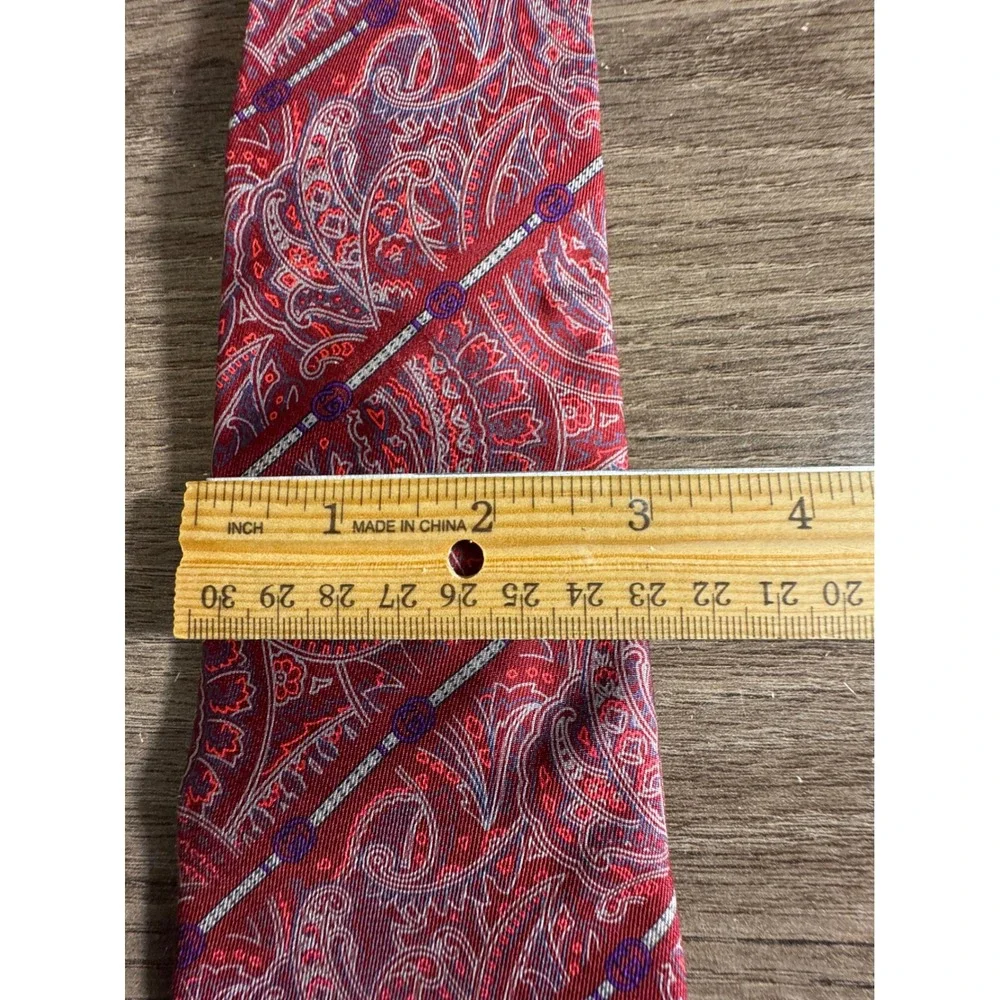 Gucci Accessory Collection Red Paisley 100% Silk‎ Tie Made in Italy Vintage Mens